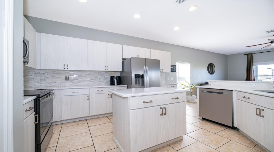 KISSIMMEE, Florida 34746, 6 Bedrooms Bedrooms, ,4 BathroomsBathrooms,Residential,For Sale,HARBORSIDE,0,MFRS5136344