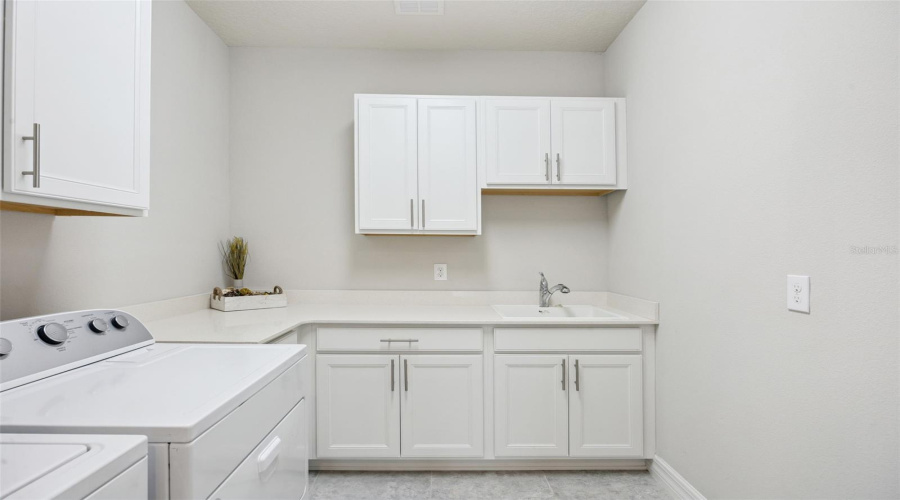 ORLANDO, Florida 32836, 4 Bedrooms Bedrooms, ,3 BathroomsBathrooms,Residential,For Sale,WANDERING,0,MFRO6345514