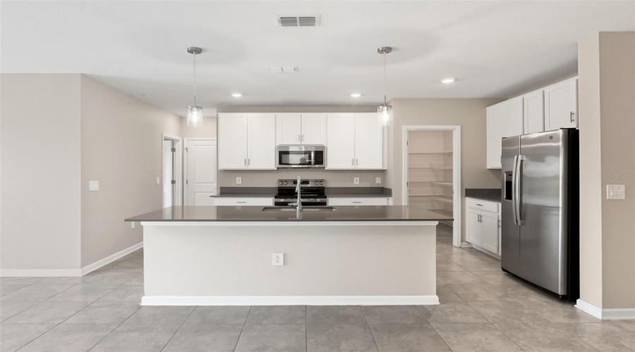 DAVENPORT, Florida 33837, 6 Bedrooms Bedrooms, ,3 BathroomsBathrooms,Residential,For Sale,DARING,0,MFRG5103150