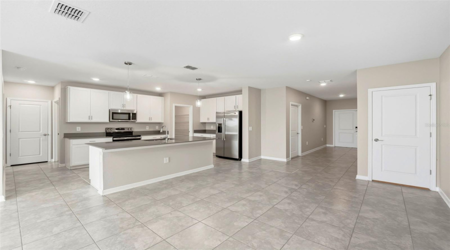 DAVENPORT, Florida 33837, 6 Bedrooms Bedrooms, ,3 BathroomsBathrooms,Residential,For Sale,DARING,0,MFRG5103150