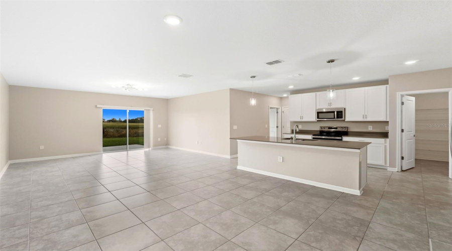 DAVENPORT, Florida 33837, 6 Bedrooms Bedrooms, ,3 BathroomsBathrooms,Residential,For Sale,DARING,0,MFRG5103150