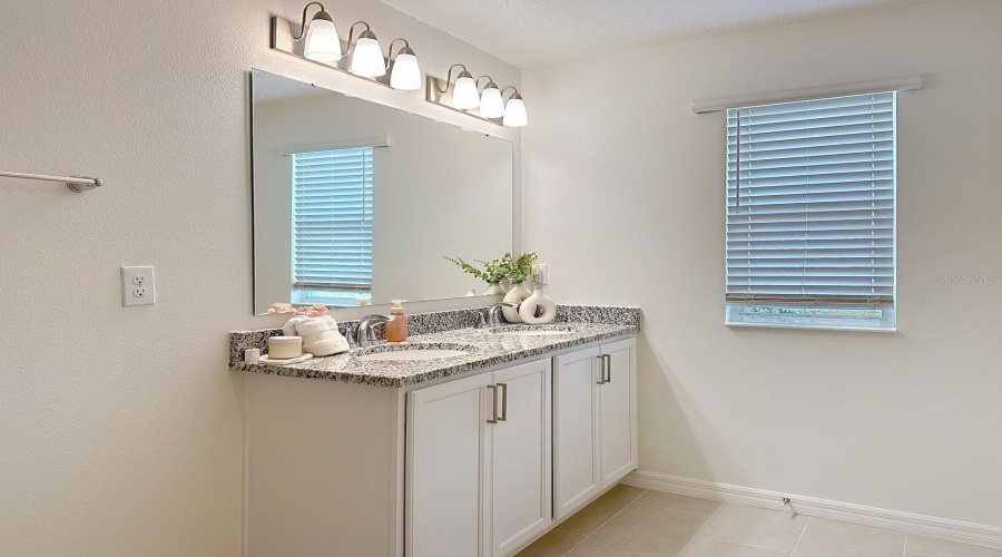 DAVENPORT, Florida 33896, 4 Bedrooms Bedrooms, ,2 BathroomsBathrooms,Residential,For Sale,OVERPOOL,0,MFRS5136413