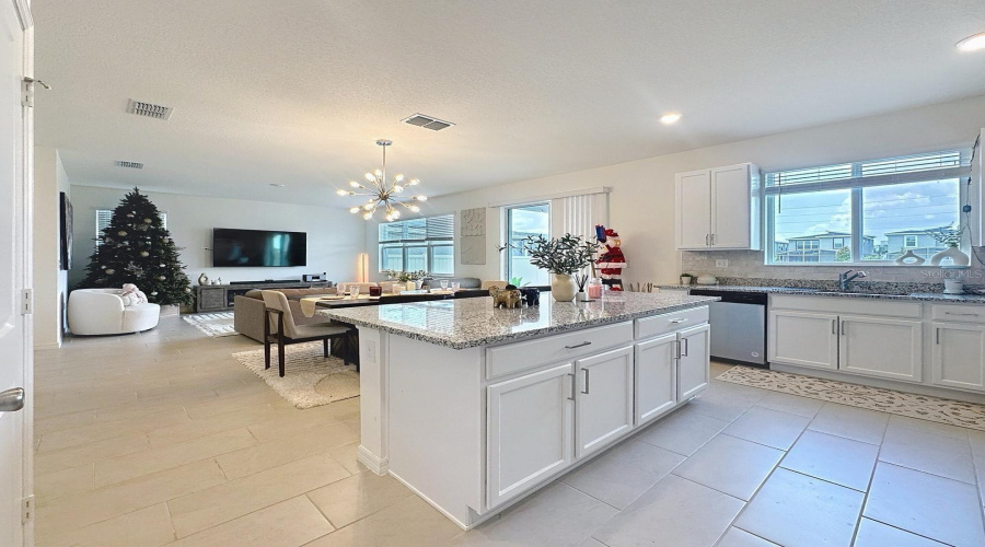 DAVENPORT, Florida 33896, 4 Bedrooms Bedrooms, ,2 BathroomsBathrooms,Residential,For Sale,OVERPOOL,0,MFRS5136413