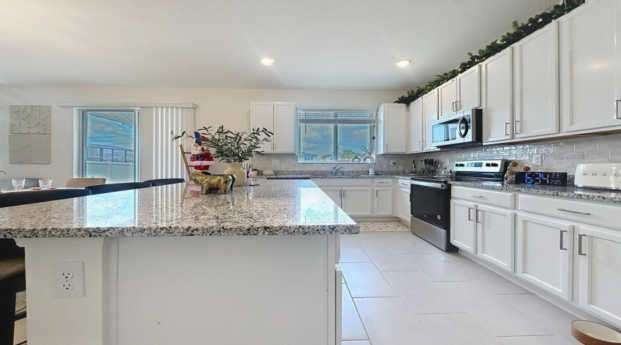 DAVENPORT, Florida 33896, 4 Bedrooms Bedrooms, ,2 BathroomsBathrooms,Residential,For Sale,OVERPOOL,0,MFRS5136413