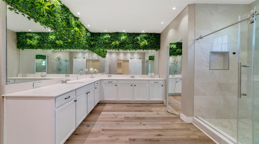 PRIMARY SUITE EN-SUITE BATH.