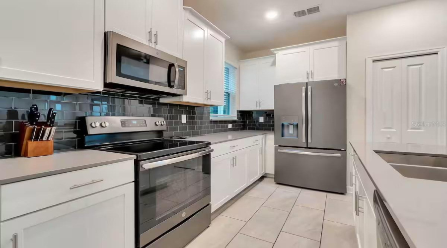 KISSIMMEE, Florida 34746, 6 Bedrooms Bedrooms, ,5 BathroomsBathrooms,Residential,For Sale,BOOKMARK,0,MFRO6351094