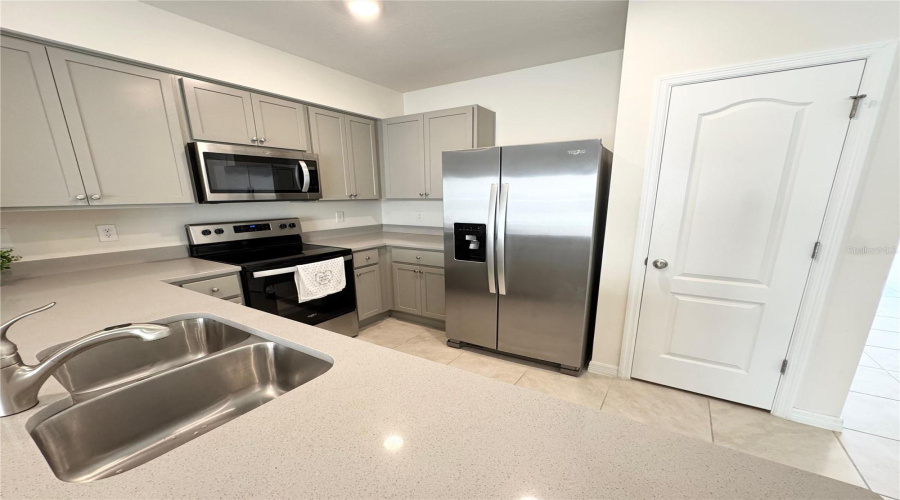 DAVENPORT, Florida 33837, 3 Bedrooms Bedrooms, ,2 BathroomsBathrooms,Residential,For Sale,PENGUIN,0,MFRS5136083