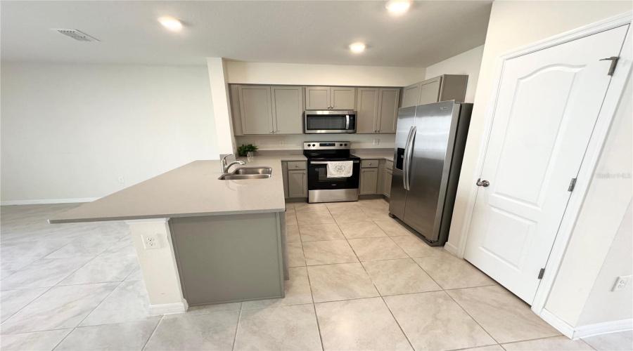 DAVENPORT, Florida 33837, 3 Bedrooms Bedrooms, ,2 BathroomsBathrooms,Residential,For Sale,PENGUIN,0,MFRS5136083