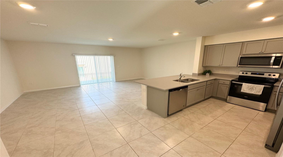 DAVENPORT, Florida 33837, 3 Bedrooms Bedrooms, ,2 BathroomsBathrooms,Residential,For Sale,PENGUIN,0,MFRS5136083