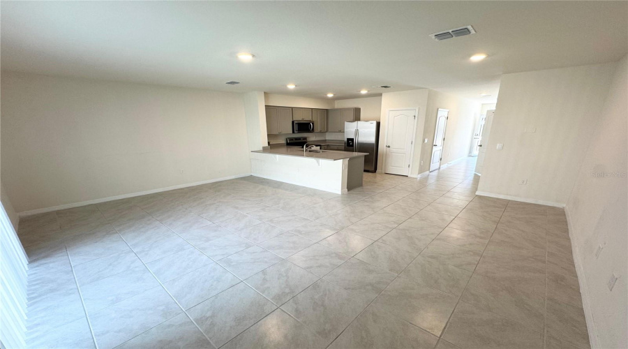 DAVENPORT, Florida 33837, 3 Bedrooms Bedrooms, ,2 BathroomsBathrooms,Residential,For Sale,PENGUIN,0,MFRS5136083