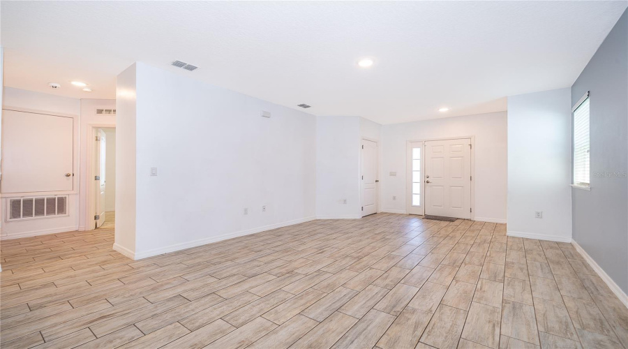 KISSIMMEE, Florida 34746, 3 Bedrooms Bedrooms, ,2 BathroomsBathrooms,Residential,For Sale,DESERT ROSE,0,MFRS5136491