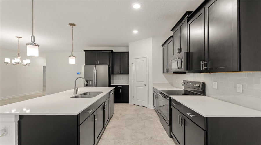 DAVENPORT, Florida 33837, 5 Bedrooms Bedrooms, ,3 BathroomsBathrooms,Residential,For Sale,BRUNSWICK,0,MFRS5136449