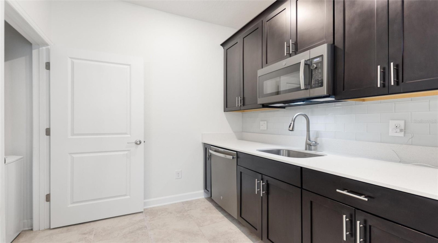 DAVENPORT, Florida 33837, 5 Bedrooms Bedrooms, ,3 BathroomsBathrooms,Residential,For Sale,BRUNSWICK,0,MFRS5136449