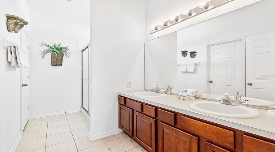 KISSIMMEE, Florida 34747, 5 Bedrooms Bedrooms, ,5 BathroomsBathrooms,Residential,For Sale,BASNETT,0,MFRS5135927
