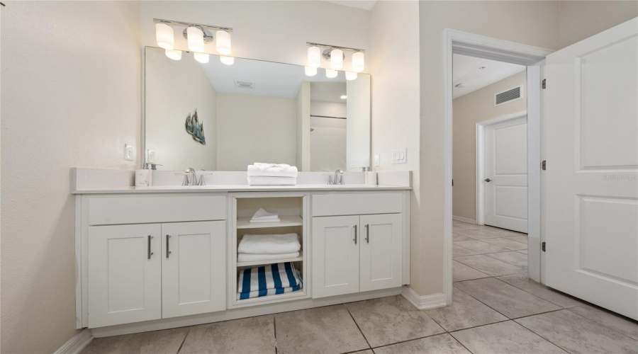 KISSIMMEE, Florida 34746, 2 Bedrooms Bedrooms, ,2 BathroomsBathrooms,Residential,For Sale,PARADOX,0,MFRS5119723