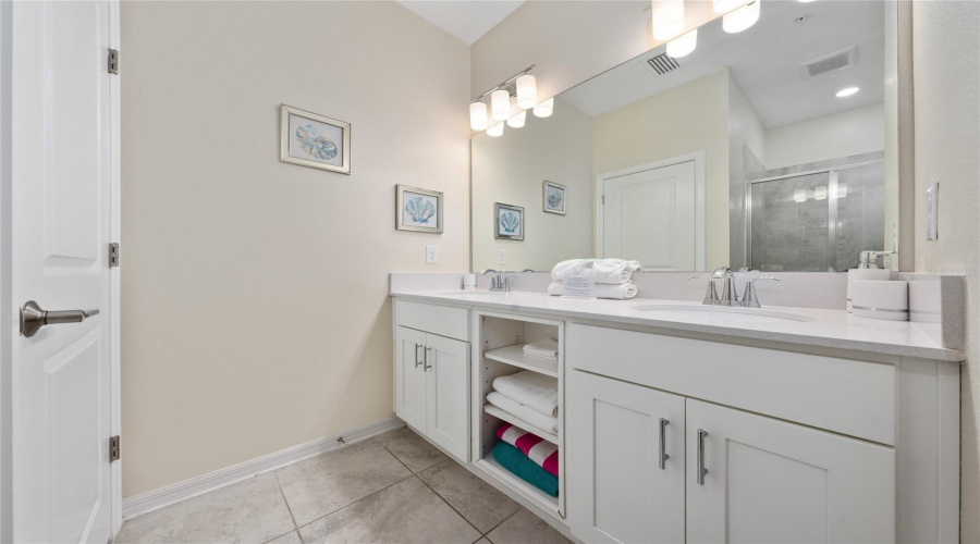 KISSIMMEE, Florida 34746, 2 Bedrooms Bedrooms, ,2 BathroomsBathrooms,Residential,For Sale,PARADOX,0,MFRS5119723