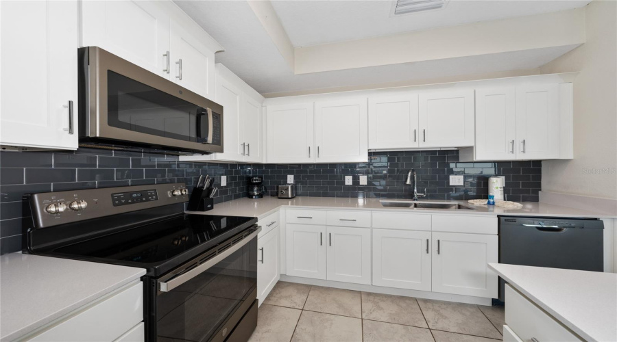 KISSIMMEE, Florida 34746, 2 Bedrooms Bedrooms, ,2 BathroomsBathrooms,Residential,For Sale,PARADOX,0,MFRS5119723