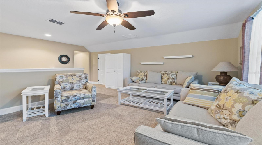 Upstairs Living room, Bonus room or Flex room