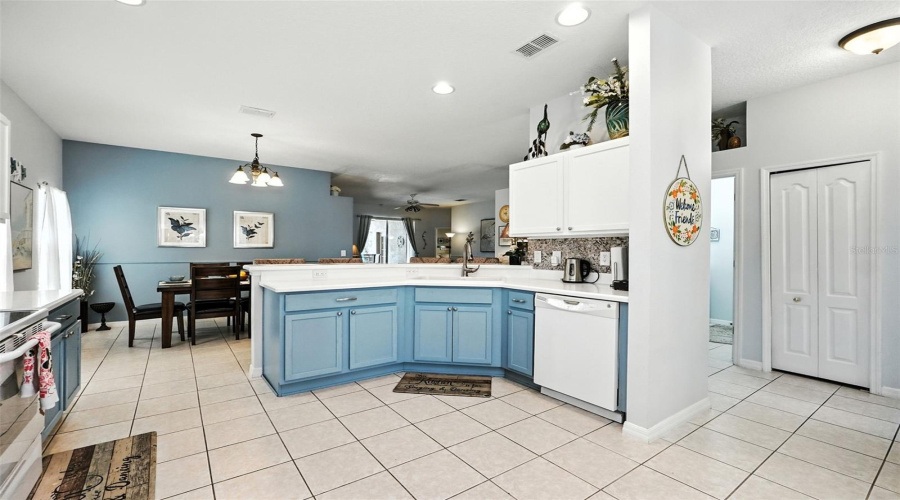 DAVENPORT, Florida 33896, 4 Bedrooms Bedrooms, ,3 BathroomsBathrooms,Residential,For Sale,DORSET,0,MFRO6340192