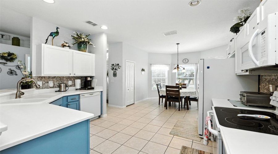 DAVENPORT, Florida 33896, 4 Bedrooms Bedrooms, ,3 BathroomsBathrooms,Residential,For Sale,DORSET,0,MFRO6340192