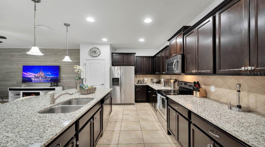KISSIMMEE, Florida 34747, 5 Bedrooms Bedrooms, ,4 BathroomsBathrooms,Residential,For Sale,ROME,0,MFRTB8436614