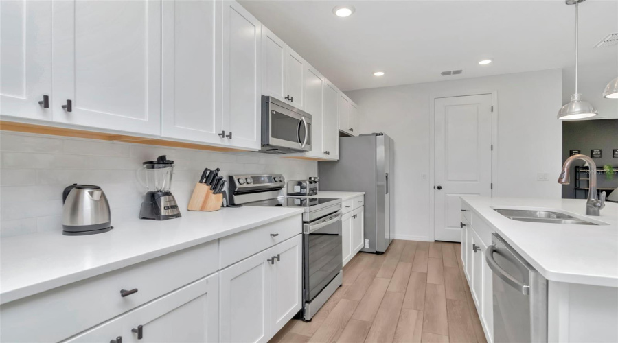 DAVENPORT, Florida 33896, 4 Bedrooms Bedrooms, ,3 BathroomsBathrooms,Residential,For Sale,DERWENT,0,MFRTB8436067