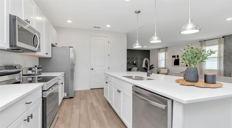 DAVENPORT, Florida 33896, 4 Bedrooms Bedrooms, ,3 BathroomsBathrooms,Residential,For Sale,DERWENT,0,MFRTB8436067