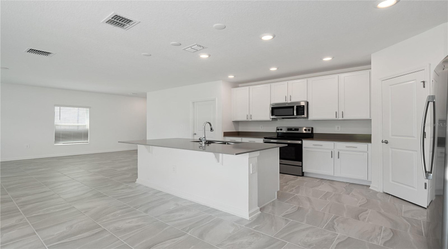 DAVENPORT, Florida 33837, 4 Bedrooms Bedrooms, ,2 BathroomsBathrooms,Residential,For Sale,JETT,0,MFRS5135411