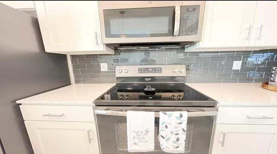 KISSIMMEE, Florida 34746, 2 Bedrooms Bedrooms, ,2 BathroomsBathrooms,Residential,For Sale,PARADOX,0,MFRO6298745