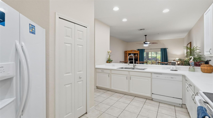 DAVENPORT, Florida 33897, 2 Bedrooms Bedrooms, ,2 BathroomsBathrooms,Residential,For Sale,NEW PROVIDENCE,0,MFRTB8436905