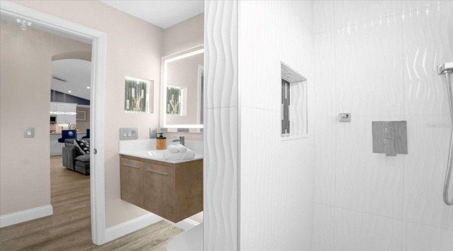 hallway bathroom, split floor plan