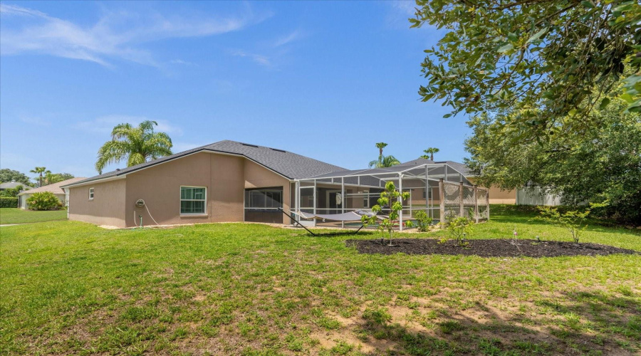 oversized back yard with no rear neighbors