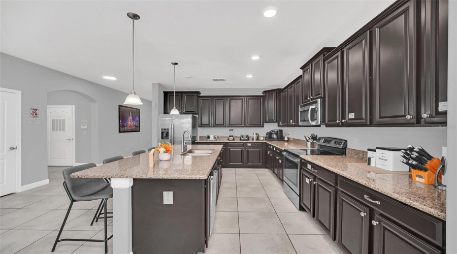 KISSIMMEE, Florida 34747, 6 Bedrooms Bedrooms, ,5 BathroomsBathrooms,Residential,For Sale,BANANA PALM,0,MFRO6352251