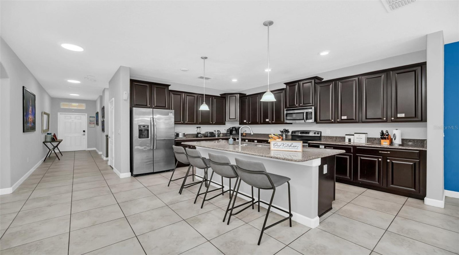KISSIMMEE, Florida 34747, 6 Bedrooms Bedrooms, ,5 BathroomsBathrooms,Residential,For Sale,BANANA PALM,0,MFRO6352251