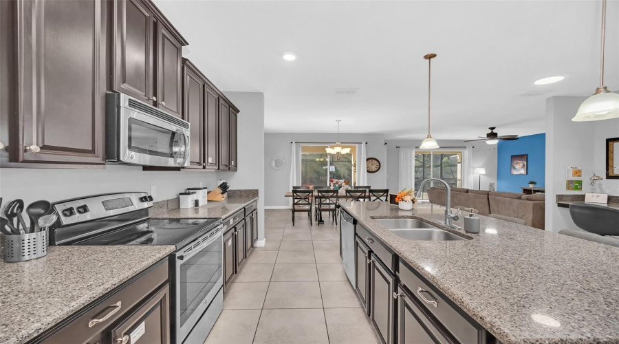 KISSIMMEE, Florida 34747, 6 Bedrooms Bedrooms, ,5 BathroomsBathrooms,Residential,For Sale,BANANA PALM,0,MFRO6352251