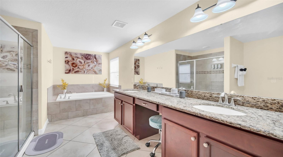 KISSIMMEE, Florida 34747, 6 Bedrooms Bedrooms, ,5 BathroomsBathrooms,Residential,For Sale,BANANA PALM,0,MFRO6352251