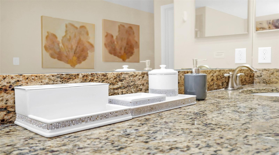KISSIMMEE, Florida 34747, 6 Bedrooms Bedrooms, ,5 BathroomsBathrooms,Residential,For Sale,BANANA PALM,0,MFRO6352251