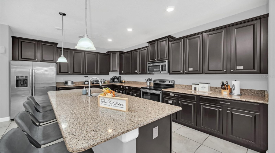 KISSIMMEE, Florida 34747, 6 Bedrooms Bedrooms, ,5 BathroomsBathrooms,Residential,For Sale,BANANA PALM,0,MFRO6352251