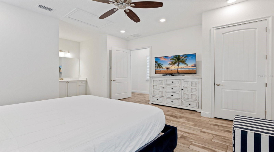 KISSIMMEE, Florida 34747, 2 Bedrooms Bedrooms, ,2 BathroomsBathrooms,Residential,For Sale,KNEE DEEP,0,MFRO6352537