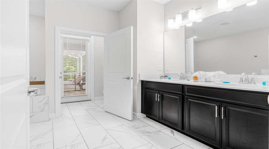 DAVENPORT, Florida 33896, 8 Bedrooms Bedrooms, ,5 BathroomsBathrooms,Residential,For Sale,CRUDEN BAY,0,MFRS5136558