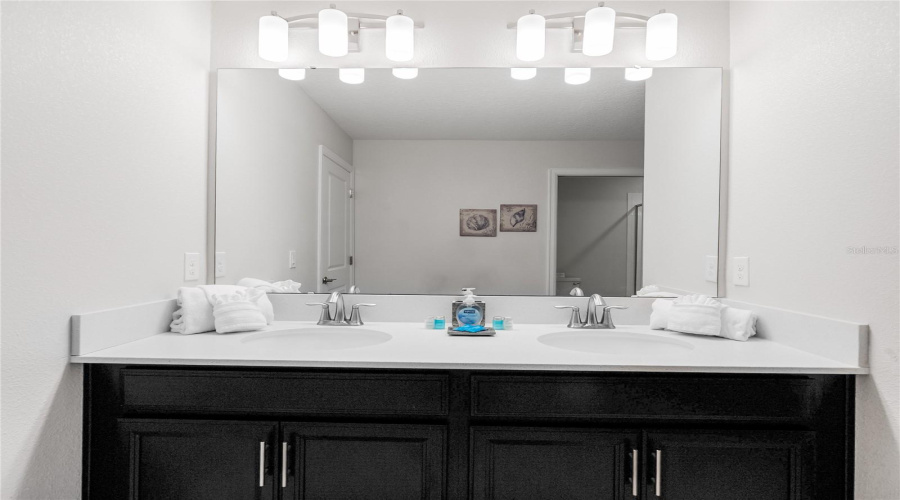 DAVENPORT, Florida 33896, 8 Bedrooms Bedrooms, ,5 BathroomsBathrooms,Residential,For Sale,CRUDEN BAY,0,MFRS5136558