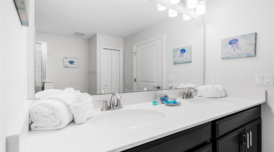DAVENPORT, Florida 33896, 8 Bedrooms Bedrooms, ,5 BathroomsBathrooms,Residential,For Sale,CRUDEN BAY,0,MFRS5136558