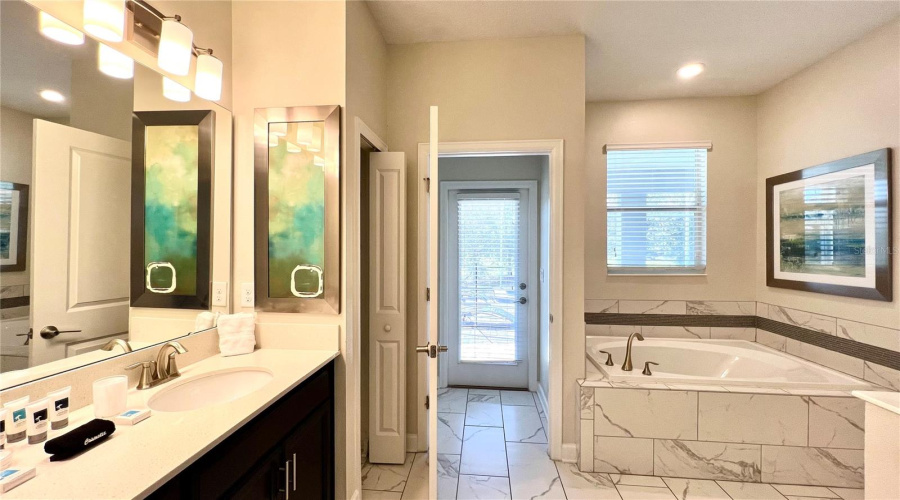 DAVENPORT, Florida 33896, 8 Bedrooms Bedrooms, ,5 BathroomsBathrooms,Residential,For Sale,INTERLOCKING,0,MFRS5099609