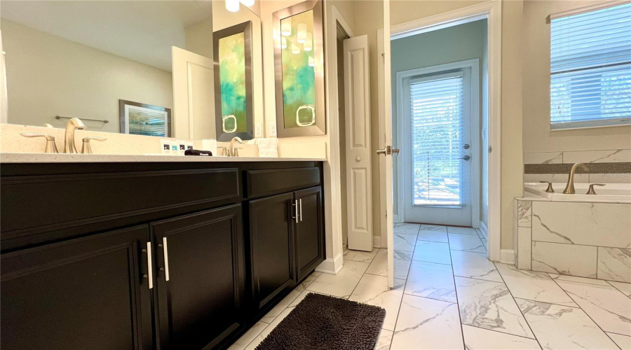 DAVENPORT, Florida 33896, 8 Bedrooms Bedrooms, ,5 BathroomsBathrooms,Residential,For Sale,INTERLOCKING,0,MFRS5099609