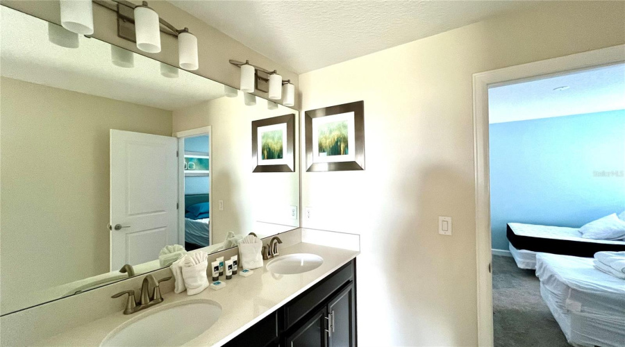 DAVENPORT, Florida 33896, 8 Bedrooms Bedrooms, ,5 BathroomsBathrooms,Residential,For Sale,INTERLOCKING,0,MFRS5099609