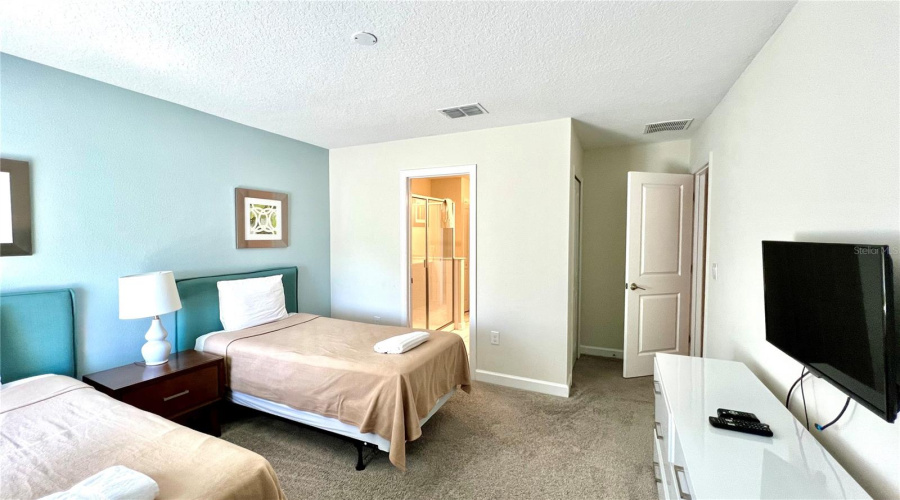 DAVENPORT, Florida 33896, 8 Bedrooms Bedrooms, ,5 BathroomsBathrooms,Residential,For Sale,INTERLOCKING,0,MFRS5099609