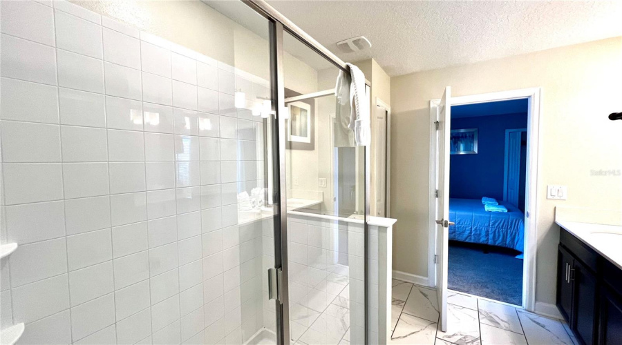 DAVENPORT, Florida 33896, 8 Bedrooms Bedrooms, ,5 BathroomsBathrooms,Residential,For Sale,INTERLOCKING,0,MFRS5099609