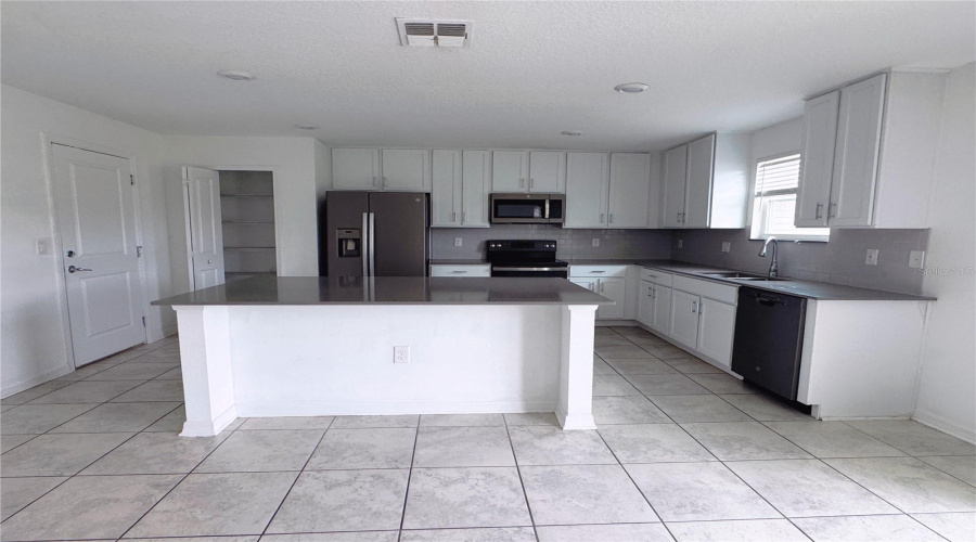 KISSIMMEE, Florida 34746, 4 Bedrooms Bedrooms, ,3 BathroomsBathrooms,Residential,For Sale,BIRNHAM WOOD,0,MFRO6350657