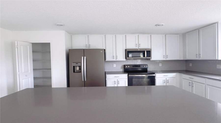 KISSIMMEE, Florida 34746, 4 Bedrooms Bedrooms, ,3 BathroomsBathrooms,Residential,For Sale,BIRNHAM WOOD,0,MFRO6350657