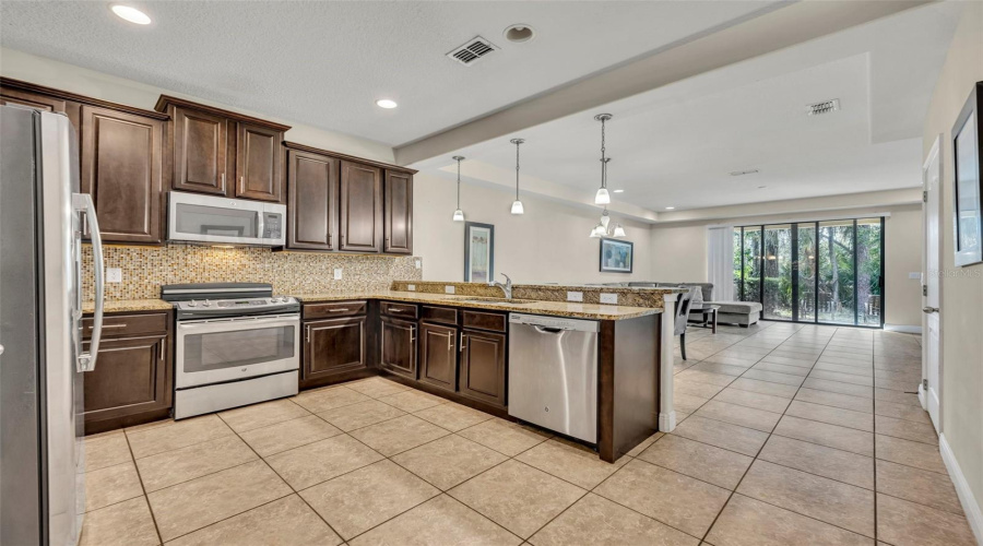 DAVENPORT, Florida 33896, 3 Bedrooms Bedrooms, ,2 BathroomsBathrooms,Residential,For Sale,ROSEVILLE,0,MFRO6352573